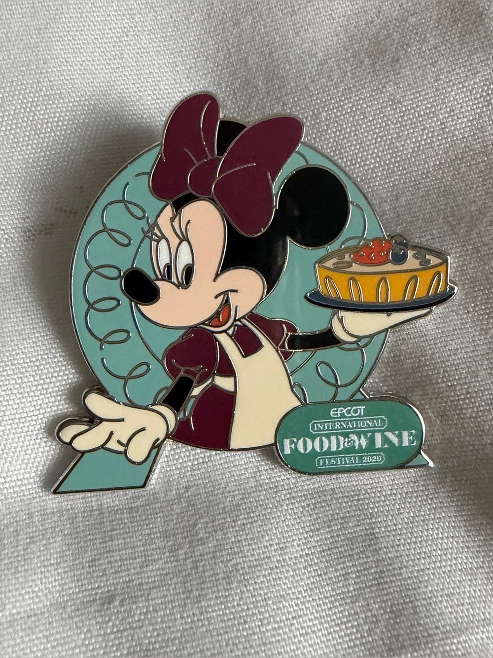 Disney | NWOT Minnie Mouse Epcot Pin